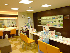 メニコン福岡店内