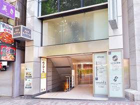 メニコン新宿外観