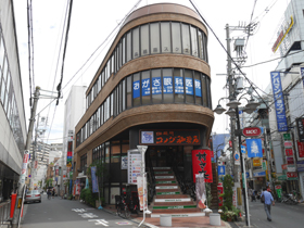 メニコン高槻外観