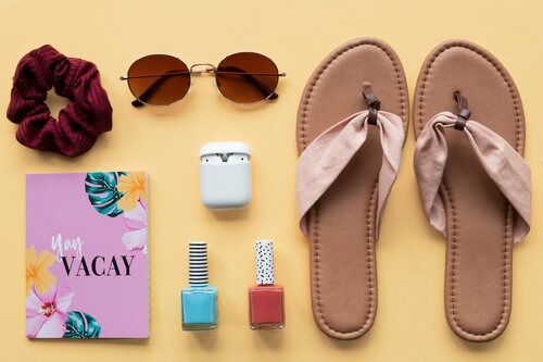 picography-packing-sunglasses-and-cosmetics-for-a-holiday.jpg