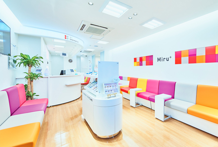 メニコンミル Miru+心斎橋筋店 店舗内観